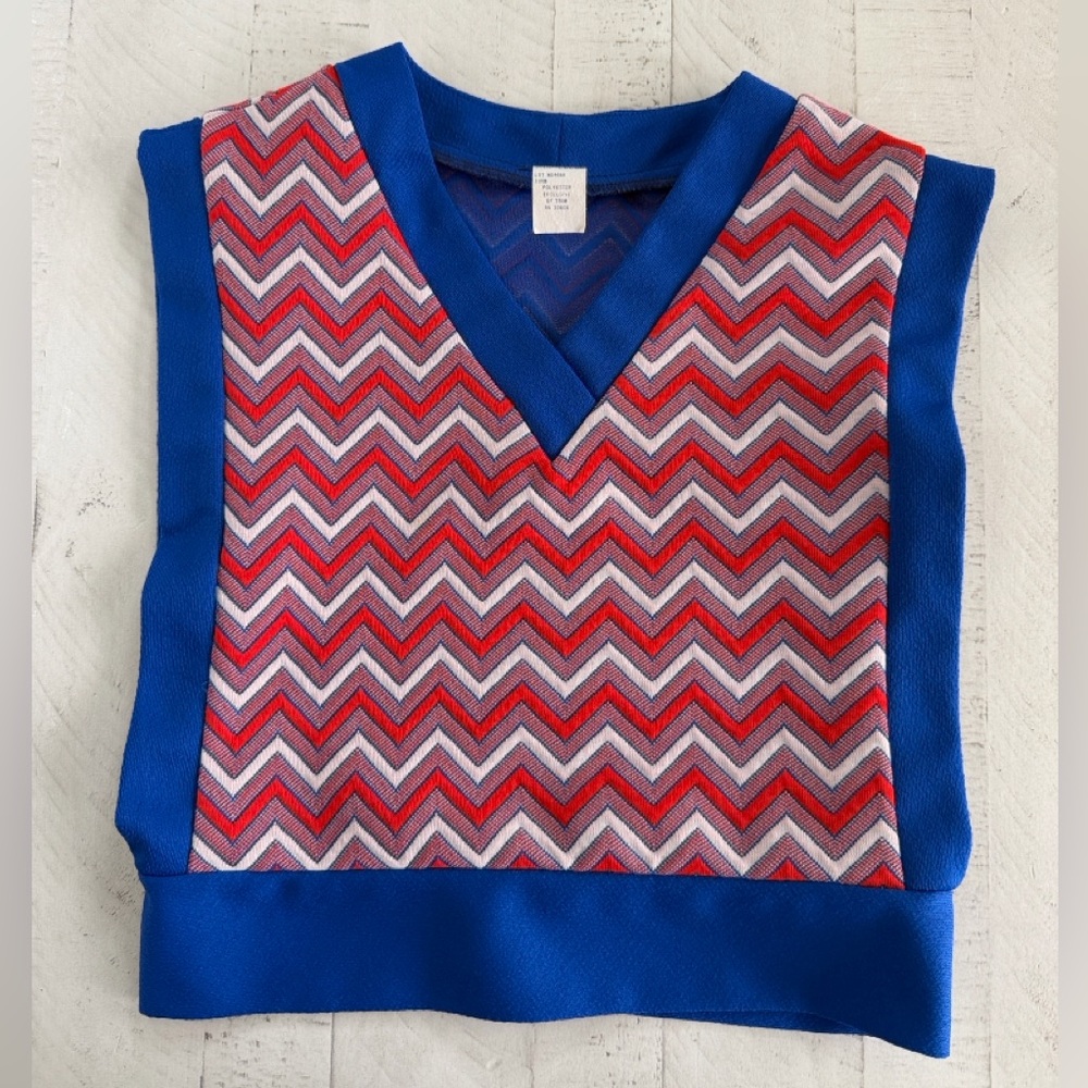 Vintage 70’s Preppy Groovy Cropped Blue and Red Chevron Vest Top size Small